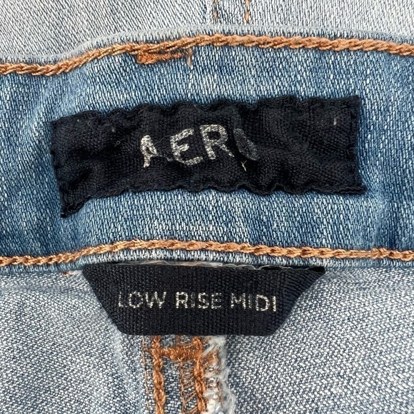 Aeropostale Distressed Cuffed Hem Low Rise Midi Jeans Shorts Size 10 Women’s - Picture 2 of 5